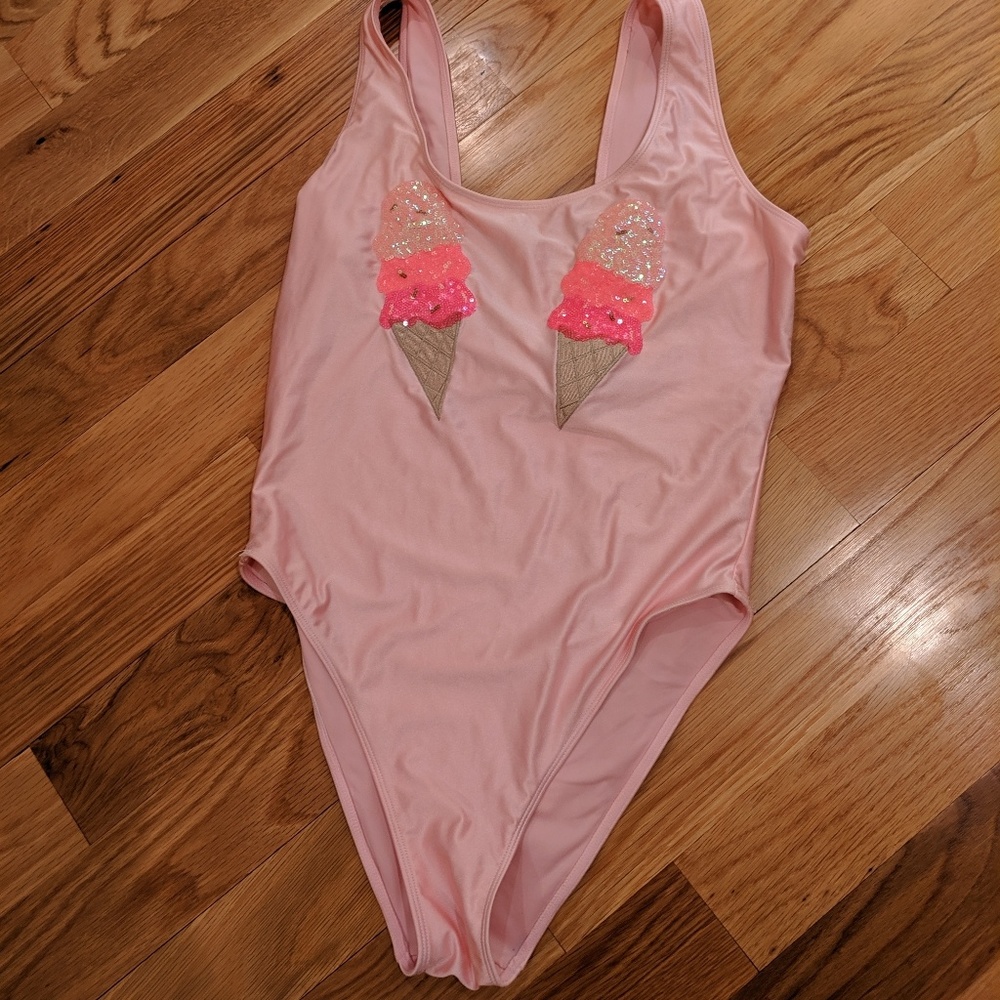 🍦NEVER WORN, one-piece bathing suit🍦